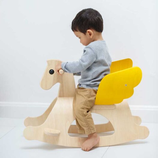 Cose_per_dire_cavallo_dondolo_alato_rocking_pegasus_bambino
