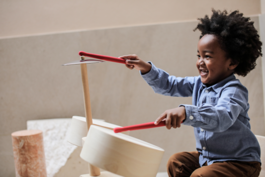 Batteria in legno "Drum Set" Plan Toys - immagine 5