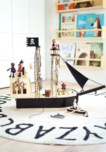 cose_per_dire_12411_12412_small_foot_Pirattenschiff_mit_Biegepuppen_Bloggerbild_6