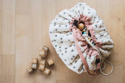 cose_per_dire_PlayandGo_Moulin_roty_après-la-pluie_storage_bag_closed_filled_with_wooden_toys